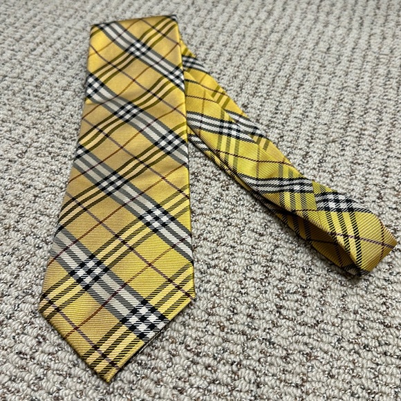 Men’s Burberry classic Manston silk necktie. Gold design. - Picture 1 of 2